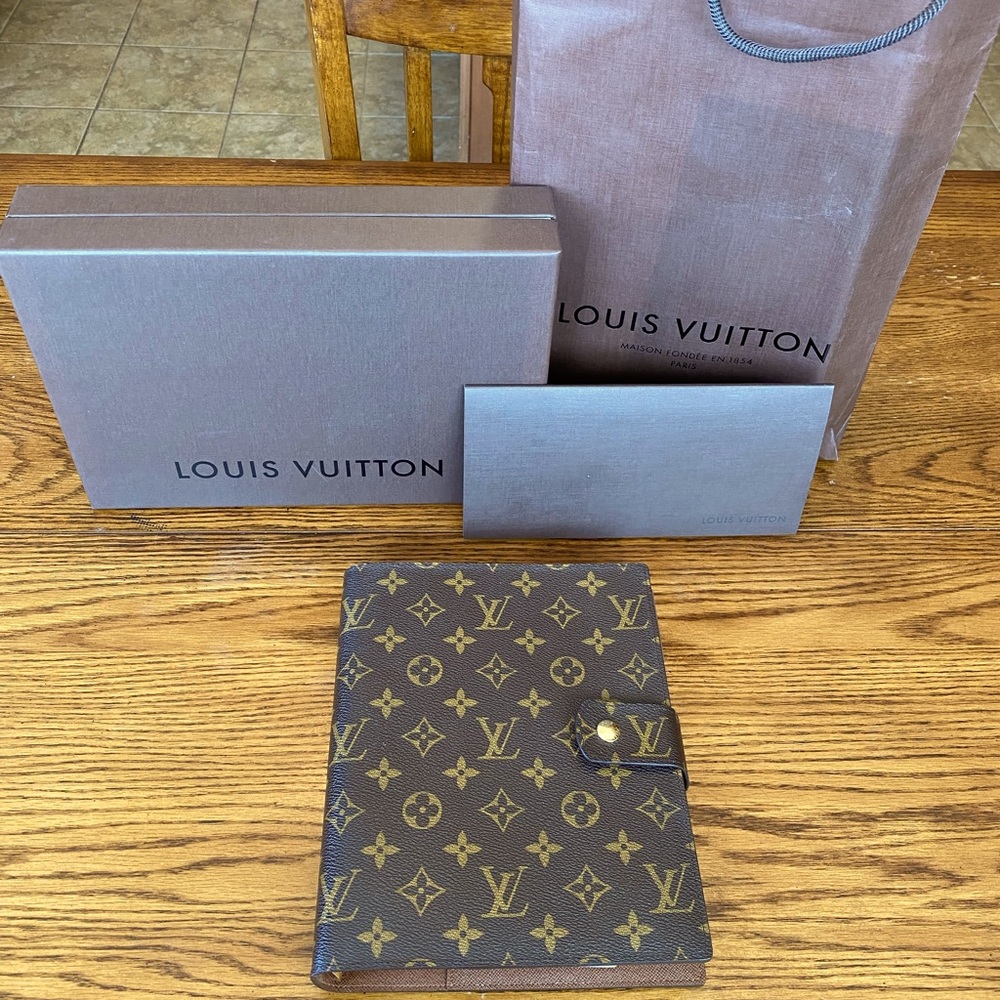 LV- Louis Vuitton Large Agenda Cover